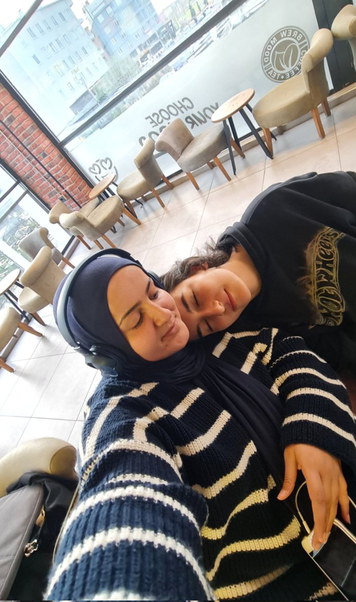 bir daha hiç göremeyeceğim bu güzel kızın anılarıyla dolu içim