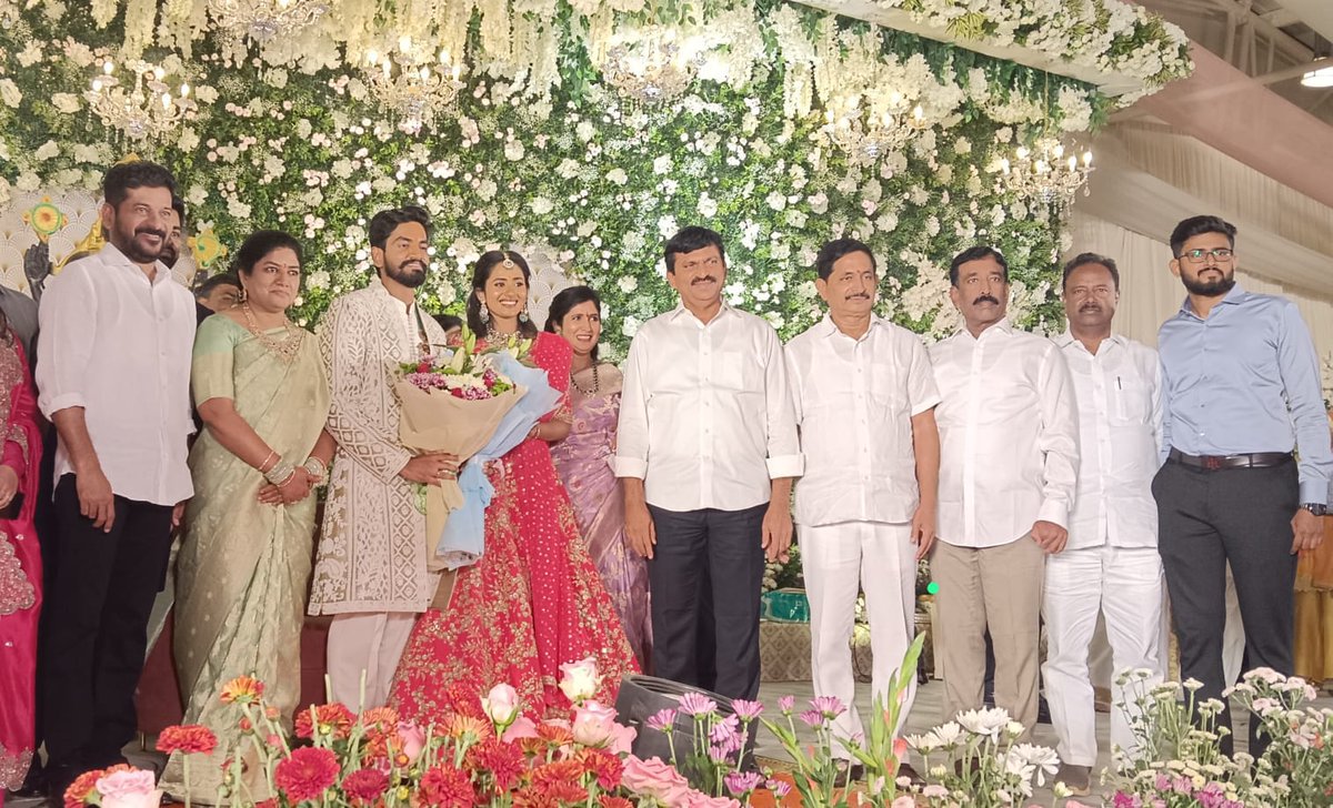 MLAGSRBHPL108's tweet photo. ఈరోజు హైదరాబాద్ లోని N కన్వెన్షన్ ఫంక్షన్ హాల్ లో జరిగిన తెలంగాణ రాష్ట్ర చీఫ్ జస్టిస్ గారి కూతురు ఎంగేజ్మెంట్ కార్యక్రమంలో గౌరవ ముఖ్యమంత్రి వర్యలు @revanth_anumula , @mpponguleti గారు తో పాటు @NarenderVem గార్ల తో  పాల్గొని ఆశీర్వాదించడం జరిగింది. https://t.co/z1qFcrVMpH