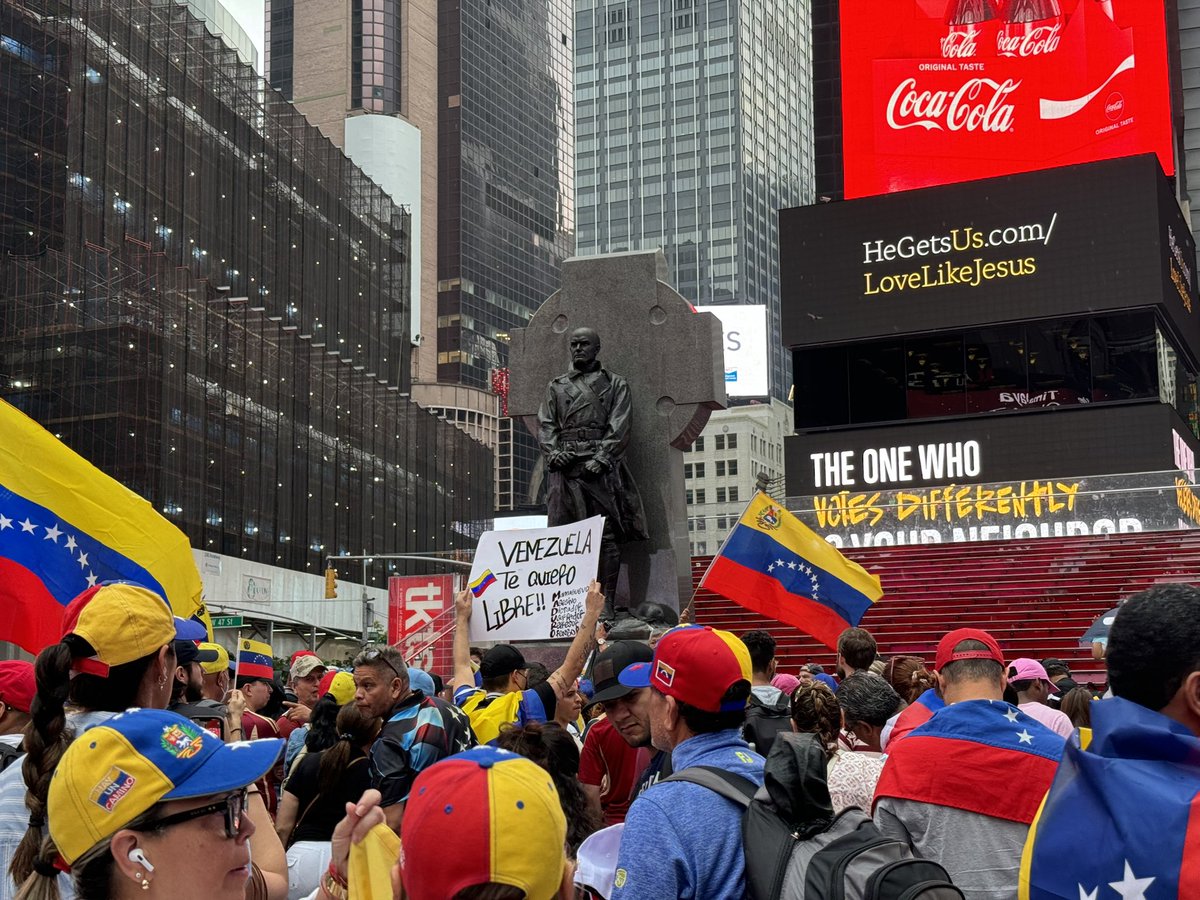 monroydouglas's tweet photo. Protesta mundial en Times Square en New York, 17 de agosto 2024 #VenezuelaLibreDelDictador #17Agosto #EdmundoPredidenteDeVenezuela #EdmundoPresidenteElecto #MariaCorinaMachado #ProtestaMundial #NewYork #HastaElFinal2024 #HastaElFinal2024 https://t.co/OEKgjg3IKw