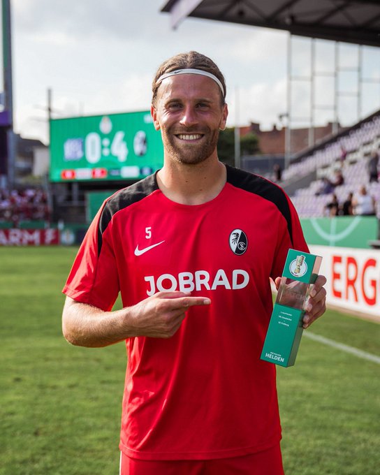 SFutebol16's tweet photo. No Stadion an der Bremer Brück, o Freiburg goleou o Osnabrück por 4 a 0 e se garantiu nos 16 avos de final da Copa da Alemanha. Lucas Holer, Vincenzo Grifo e Junior Adamu (duas vezes) marcaram os gols.
#OSNSCF https://t.co/B6Jvb61Clk