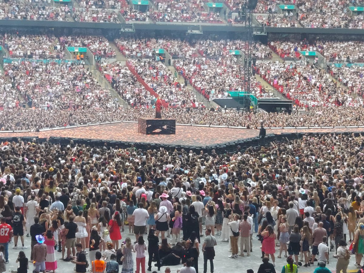What a fantastic day with <a href="/LewisCallum/">Callum ➡️🐍⸆⸉</a> thank you son. #ErasTour #TaylorSwift