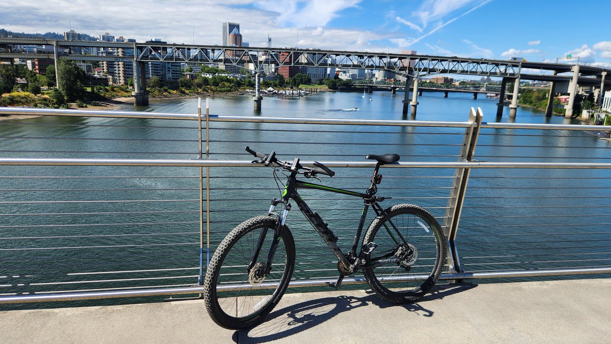 TravOnTheTrail's tweet photo. I'm out enjoying a nice bike ride along the #WillametteRiver from #WestLinn to #Portlanf and back. It will be about 25 miles when I'm done. Crossed over the #TilikumCrossingBridge or the #PorterStreetBridge.

#Keeponmoving #onefootinfrontoftheother #findyourhappyplace #geocaching https://t.co/DbUweowfyf