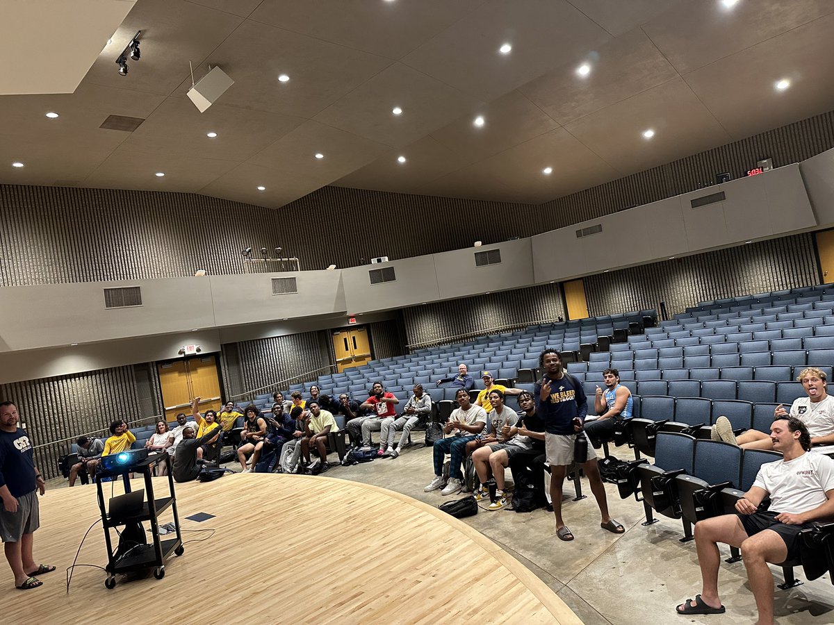 Bradwalker54's tweet photo. First Meeting of Team Execution 🔵🟡🐻 https://t.co/rqvLtjaM2W