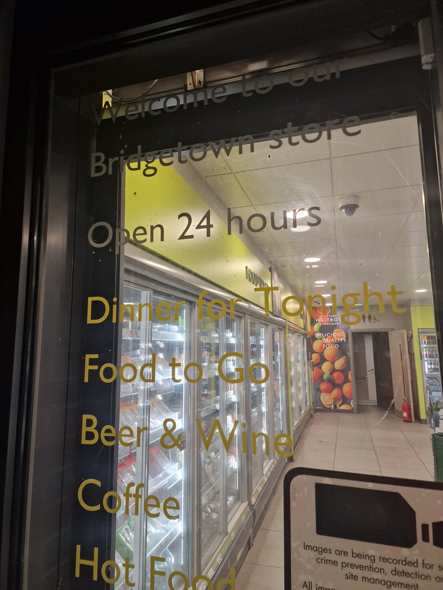 MelHeeled's tweet photo. @waitrose It's not open 24 hours when the doors are closed at 11.19pm. This is false advertising. https://t.co/6lEjFwCwe4