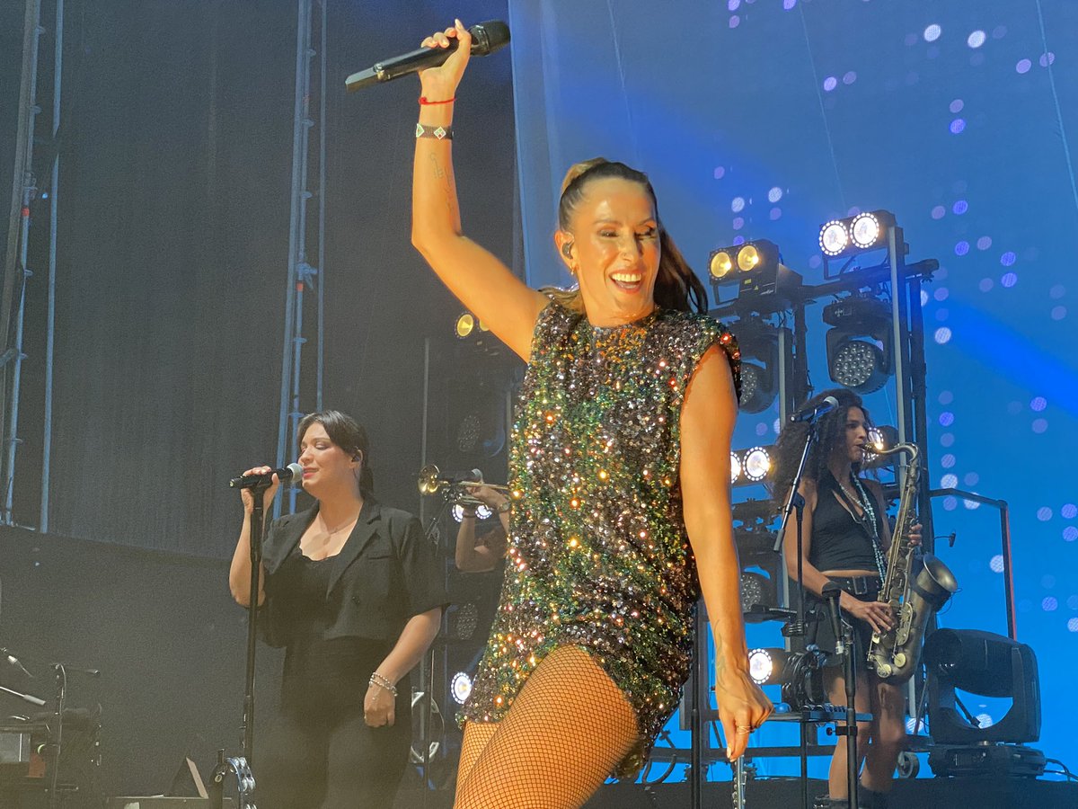 FestCuevaNerja's tweet photo. Vaya manera de despedir el #63FestivalCuevaDeNerja con la voz y la presencia sobre el escenario de @_MaluOficial_ Cuánto lo hemos disfrutado!!! 🪩🕺🏾🎤

#FestivalCuevaDeNerja @CuevadeNerja https://t.co/tDFB8LZbJY