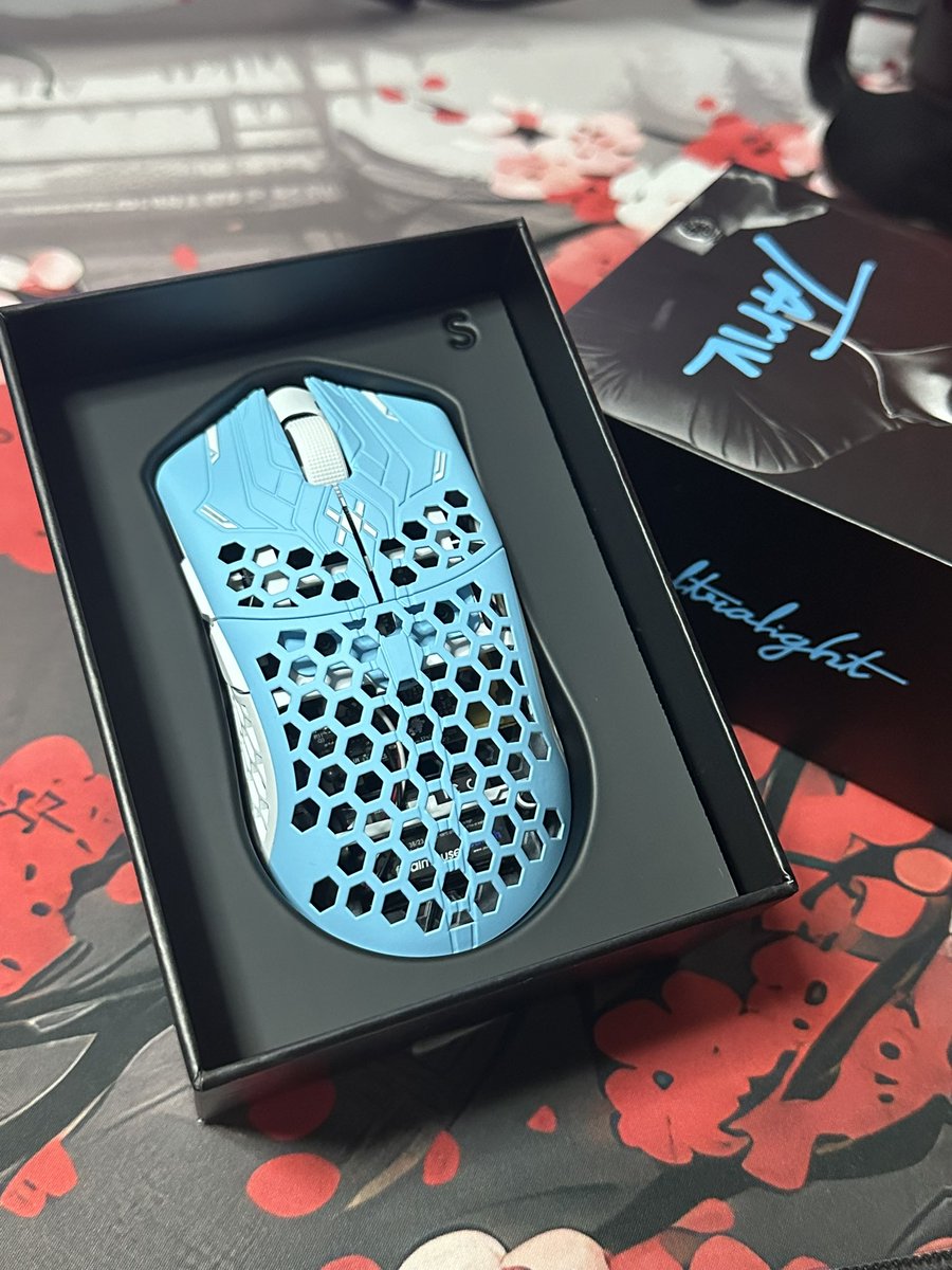 What a gift. Got the best GF ever ☺️ <a href="/MinaHina02/">Maria</a> <a href="/finalmouse/">Finalmouse</a>