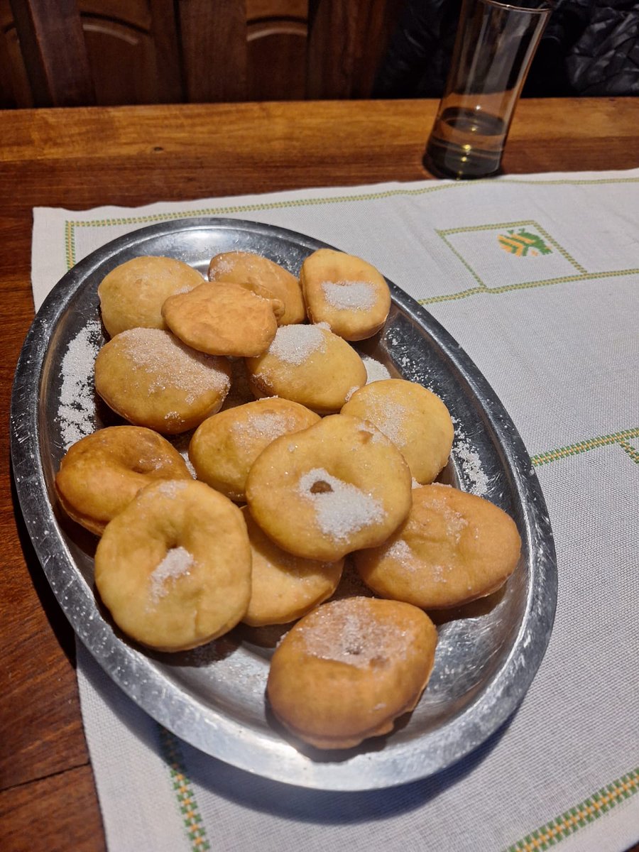 LuSeguraa's tweet photo. Se jugo papá y nos hizo tortas fritas! Sabado lluvioso en oriente @negrosegu #sabadoenTN https://t.co/IbuPIFZN8f