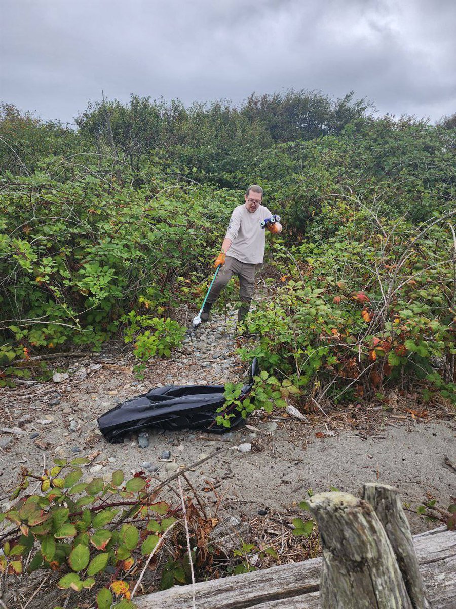 ACP_Washington's tweet image. The Washington Chapter cleaned up in two popular parks: Ravenna and Discovery. Both parks are affected by the ever-growing issues of Seattle's homelessness problem and the trash left behind.
Now the parks are clean and family friendly no matter where you walk.