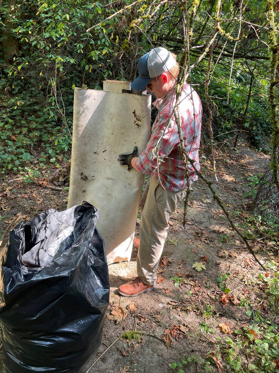 ACP_Washington's tweet image. The Washington Chapter cleaned up in two popular parks: Ravenna and Discovery. Both parks are affected by the ever-growing issues of Seattle's homelessness problem and the trash left behind.
Now the parks are clean and family friendly no matter where you walk.