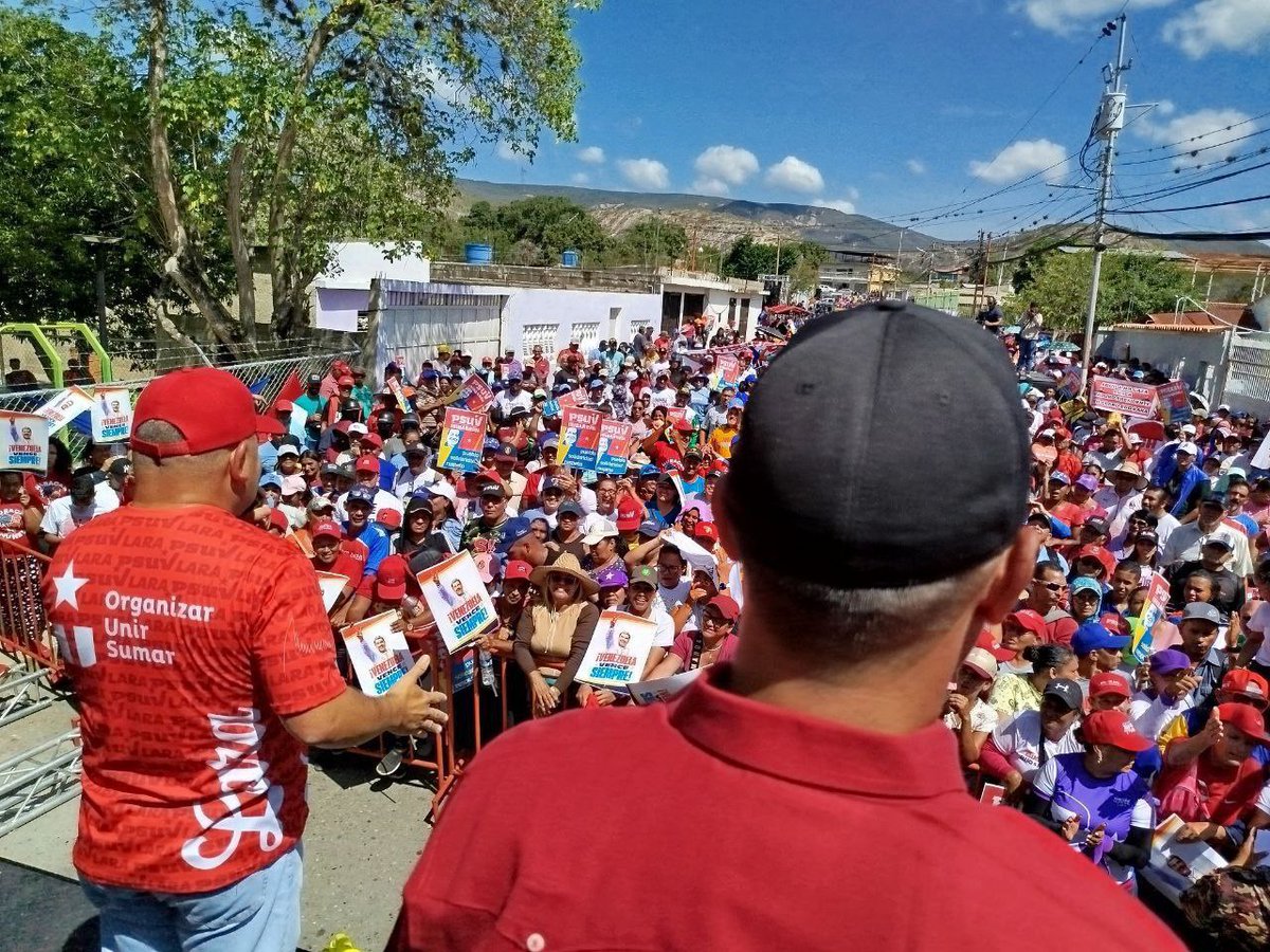 Gochita Bella (@gochita_bella) on Twitter photo Desde caracas en apoyo al presidente <a href="/NicolasMaduro/">Nicolás Maduro</a> El presidente de la paz, desde Miraflores.
#oriele #donnalisi Desde caracas en apoyo al presidente <a href="/NicolasMaduro/">Nicolás Maduro</a> El presidente de la paz, desde Miraflores.
#oriele #donnalisi