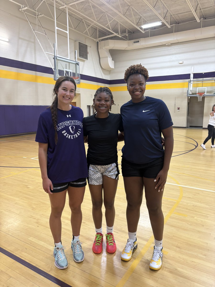 Great workout today with <a href="/addison_melton/">Addison Melton</a> and <a href="/aaiyannadunbar/">aaiyanna dunbar</a> #TBW ❤️🖤