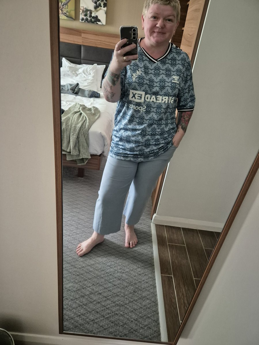 cake_for's tweet image. This top is lush.