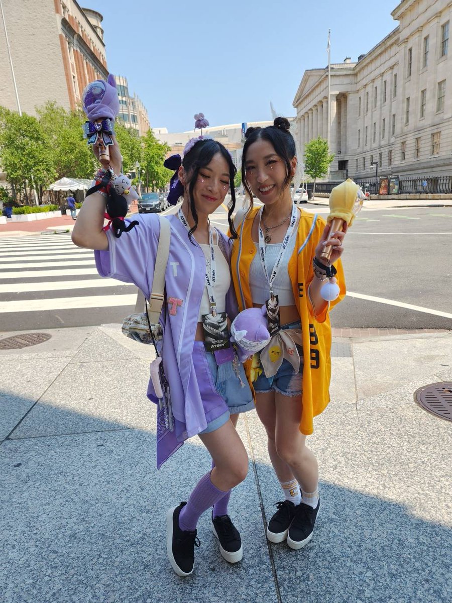 sillypak's tweet photo. 💜 Sildeoki &amp; Bbyongty 💛

Could these be the real golden hours of our lives? ✨️🐈🏴‍☠️🐥✨️

#SANDEOKI #BBYONGMING
#SANGI #SAN #MINGI #ATEEZ #ANITEEZ #ATEEZConcertFits
#ATEEZinDC #DCBelongstoATEEZ
#에이티즈 #8M1T  @ATEEZofficial https://t.co/EFlbTBHSnp