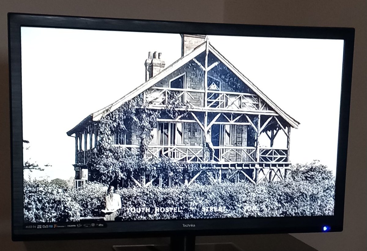 Elizabeth Bennett tweet media