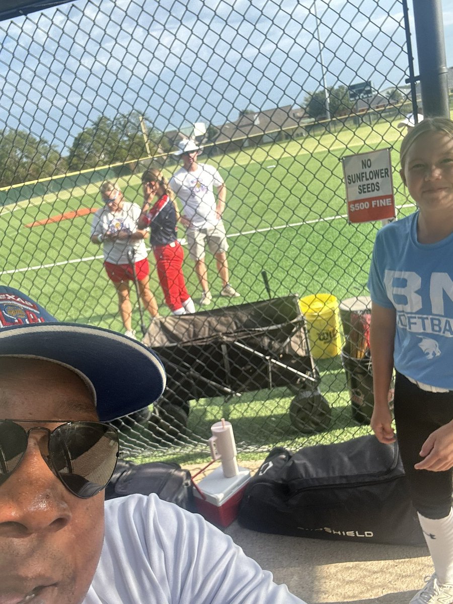 When I leave my phone out at practice … <a href="/cedricc07734293/">Cedric Coleman</a> <a href="/Coach_LBudd/">Coach Budd</a> 🤣🤣