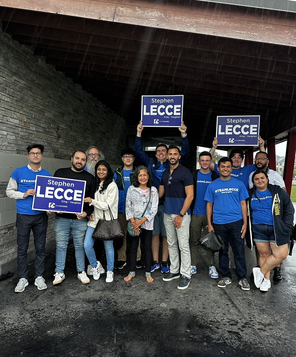 Sflecce's tweet photo. Even in the midst of a tornado warning, this amazing team still showed up ready to knock on doors!
Always impressed with their relentless dedication and grateful to them for the support. Simply the best. https://t.co/Jk2Ln9m6Y4