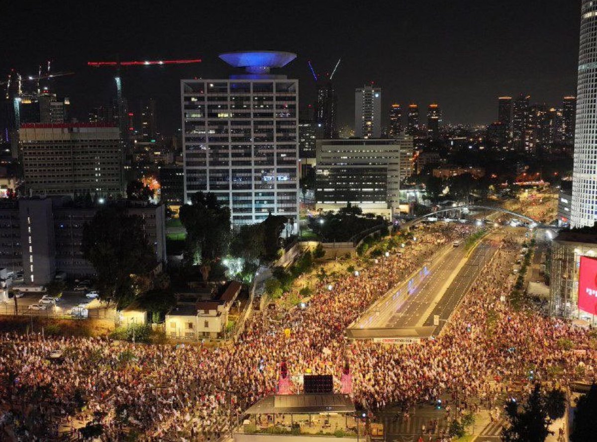 Crowds gathering for another protest in Tel Aviv. Do the damn deal.