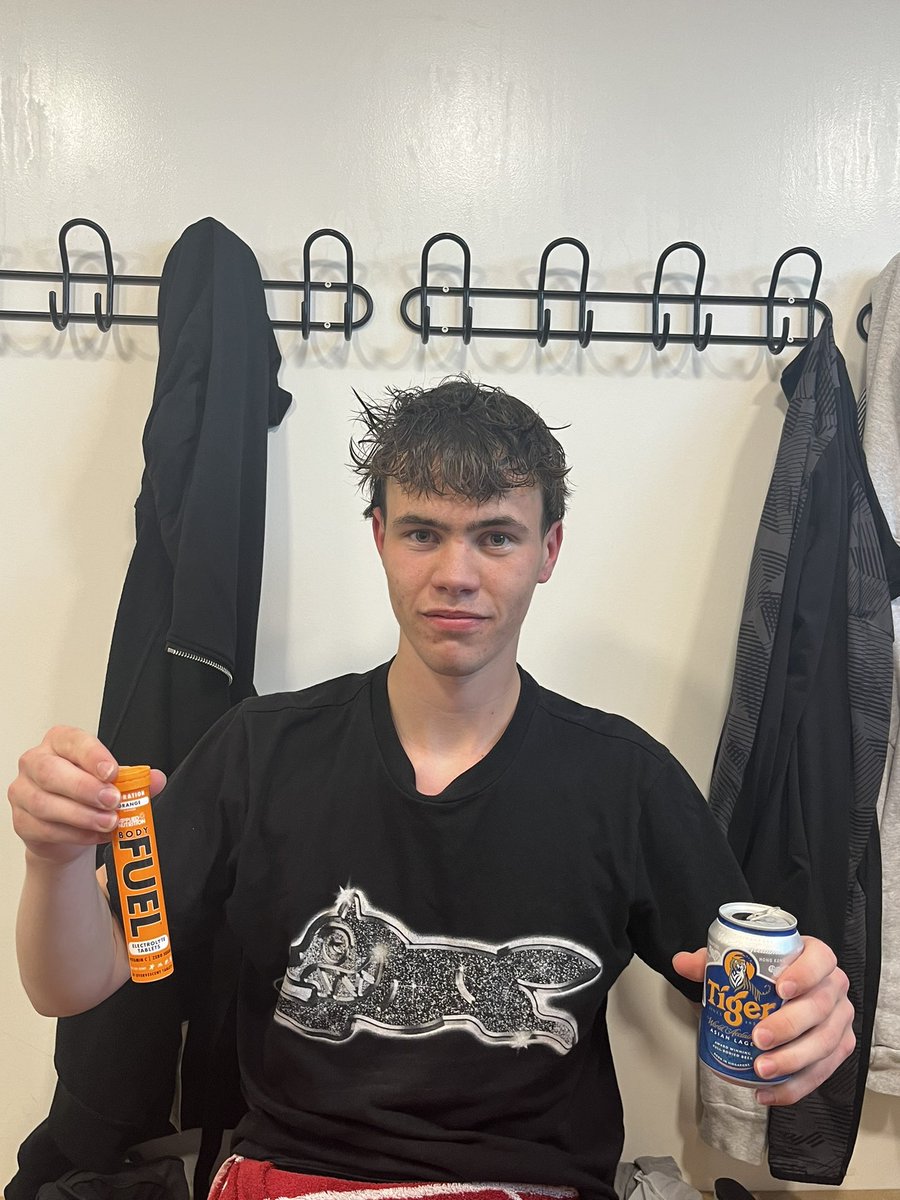 EllidiFC's tweet image. Svekkjandi 1-1 jafntefli gegn Magna á Grenivík í dag. 

Young blood Rico með glæsilegt mark, sitt fyrsta fyrir Elliða! 🤍 

Hann er ⚡️BODY FUEL⚡️ maður leiksins! 

We move. Næsti leikur á Miðvikudag