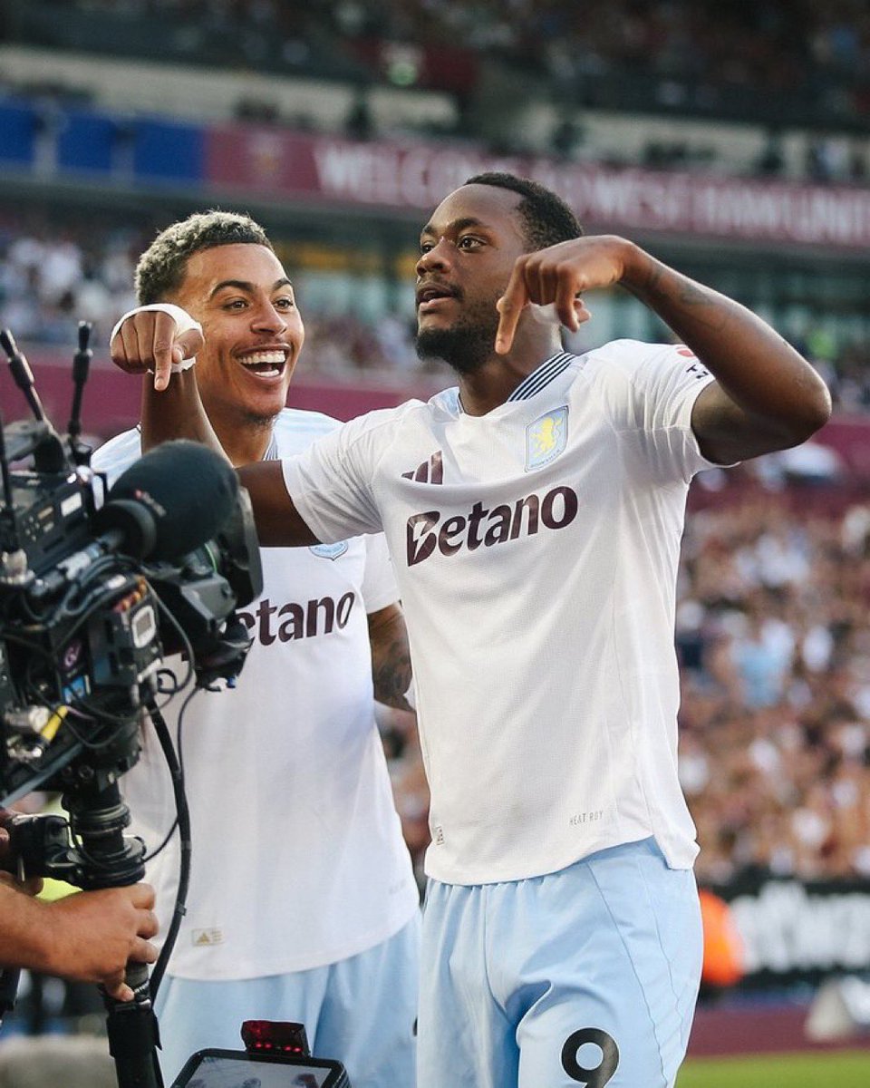 Joshphipps13's tweet photo. You couldn’t write it 😍
#AVLWHU https://t.co/HlBKrPxQHR
