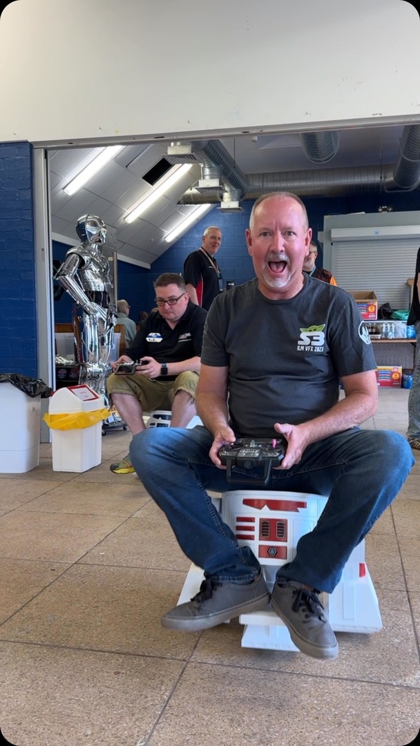FanthaTracks's tweet photo. From Insta: https://t.co/U9EVW42yja
your Uber driver is @mcmaster_robots #DBUK24 

#starwars #droidbuildersuk #droidbuilders #droids https://t.co/4aD07h5zqR