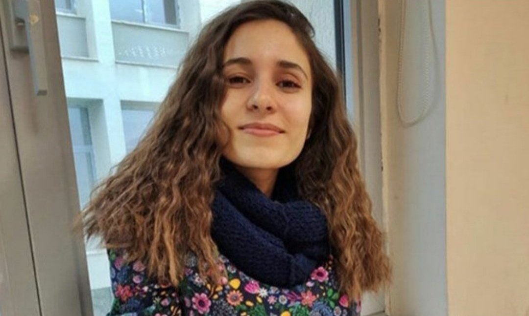 aratbaris_'s tweet photo. İnsanların uluorta kaçırıldığı, Gülistan'ın sesinin duyulmadığı, Şimuni ve Hurmüz Diril çiftinin yok sayıldığı, Yusuf Bilge Tunç'u, Mehmet Bal'ı kimsenin sahiplenmediği utanç verici bir döneme denk geldik.

#KayıplarNerede

BenKaçırıldım SesimiDuyun https://t.co/bS7AHJe5qv