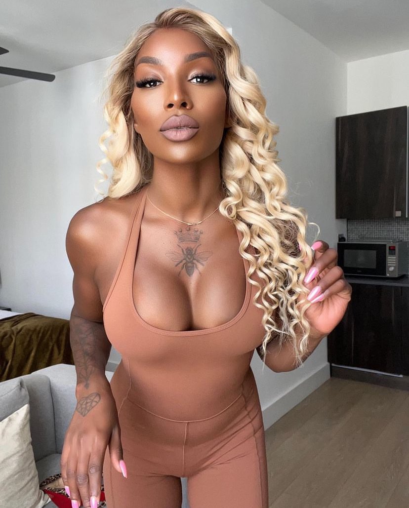 the_ts_paradise's tweet image. Looking for 5 new subs. 

RT so I can see who wants to be my little dog 🐕