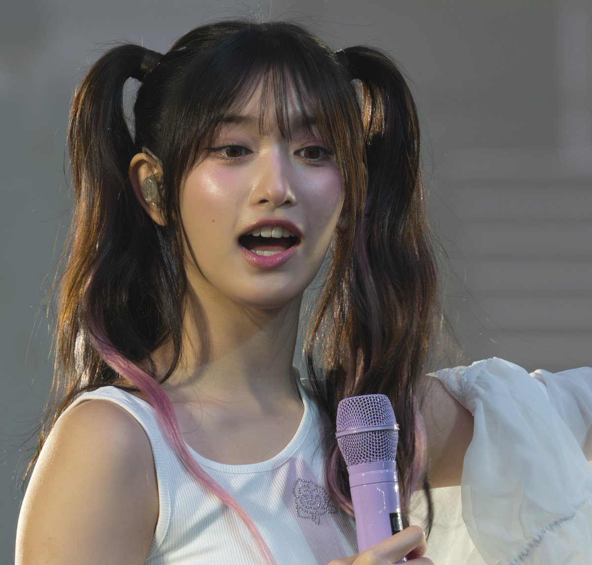 𝟚𝟜𝟘𝟠𝟙𝟘 𝕊𝕙𝕠𝕨 𝕎𝕙𝕒𝕥 𝕀 𝕙𝕒𝕧𝕖 - 𝔼𝕟𝕔𝕠𝕣𝕖 (ℍ𝔻)

When Leeseo saw the board from DIVE, she go to the other side and asked 가을언니 to come.. so warm...

#IVE #아이브 #LEESEO #이서 #SHOW_WHAT_I_HAVE_ENCORE