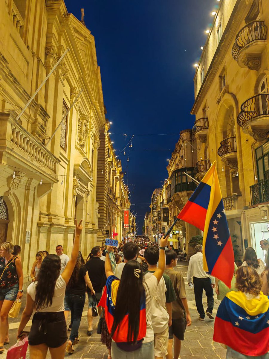 Venezolanos en #Valletta #Malta 

#HastaElFinal