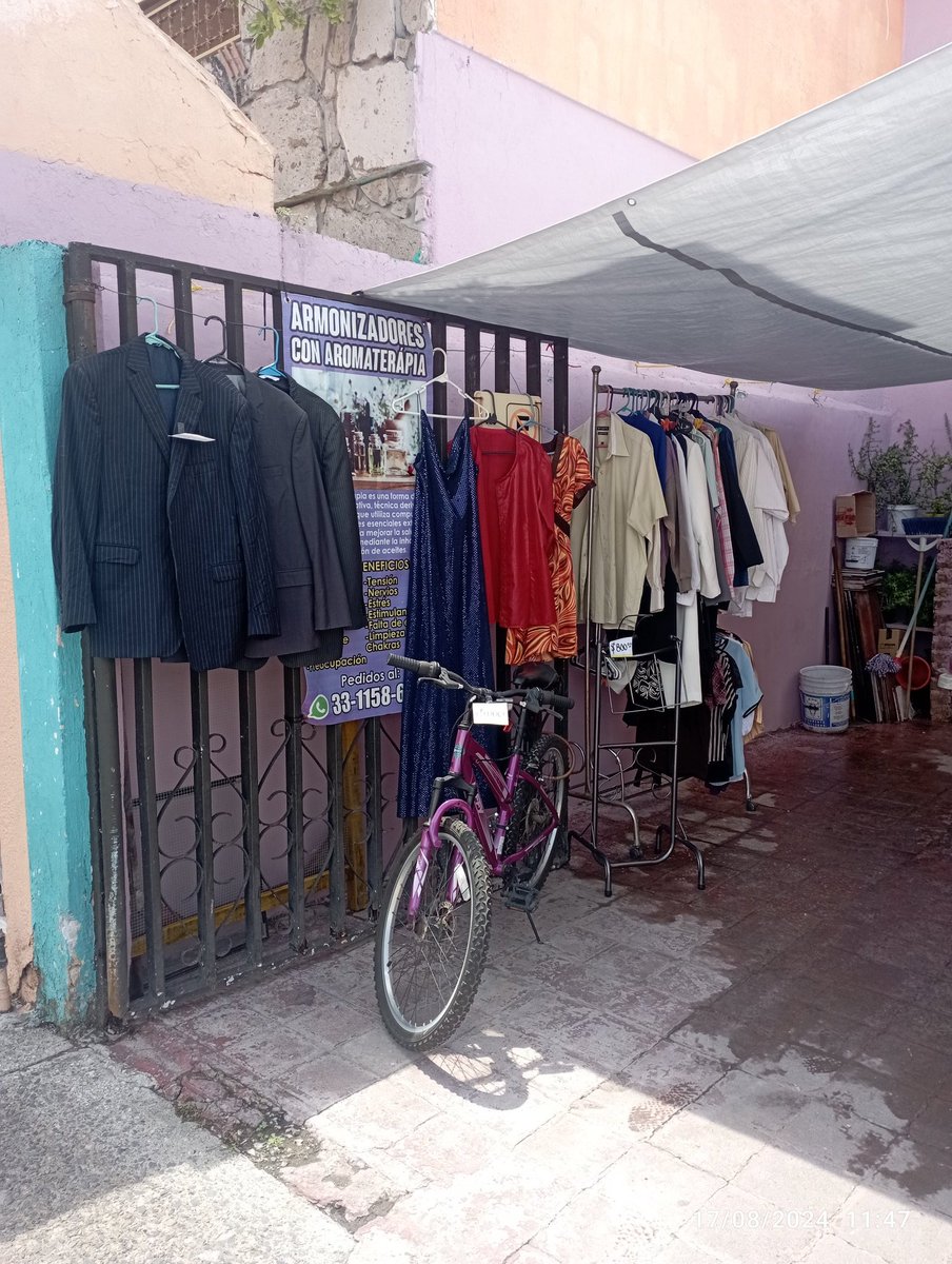 ¡VENTA DE COCHERA!
Donde podrás encontrar de todo un poco, como:
-Ropa para Dama
-Ropa para Caballero
-Articulos de Cocina
-Bicicleta
-y más...

Av. Paseo Lomas del Sur #8070 en la Col. Loma Dorada en Tonalá, Jalisco.
Estaremos todos los Sábados a partir de las 10:00 am