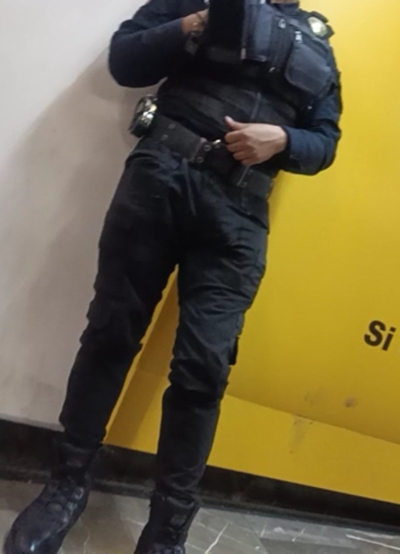 Este cabron uniformado estaba tan caliente que empezó sobarse sobre el pantalón dejando notar su gran bulto, me causó tanto morbo que hice lo mismo 🔥🔥🤤
Aún hay más...
<a href="/mexhiboy/">exhiboy</a>