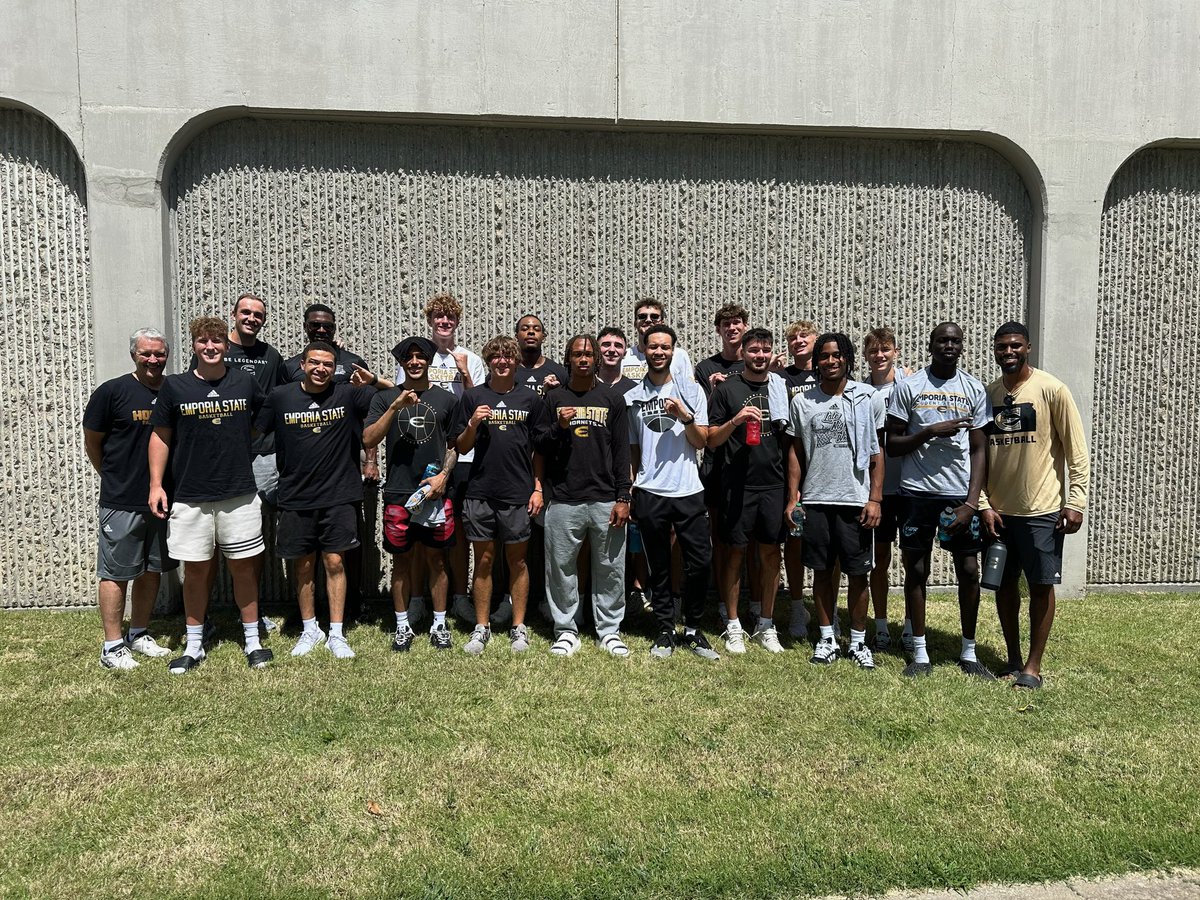 First time getting our 24-25’ Hornets together at our All Athletics Cookout. Looking forward to a great year! #StingersUp🐝