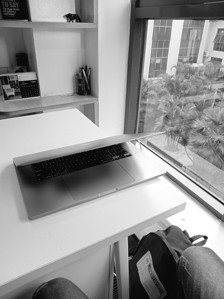 CodesShad's tweet image. Hote take.
If you can&apos;t pick up  new tool/lang and push value fairly fast.
Maybe you need to revisit your basics.🙂

#hottake #SoftwareEngineering