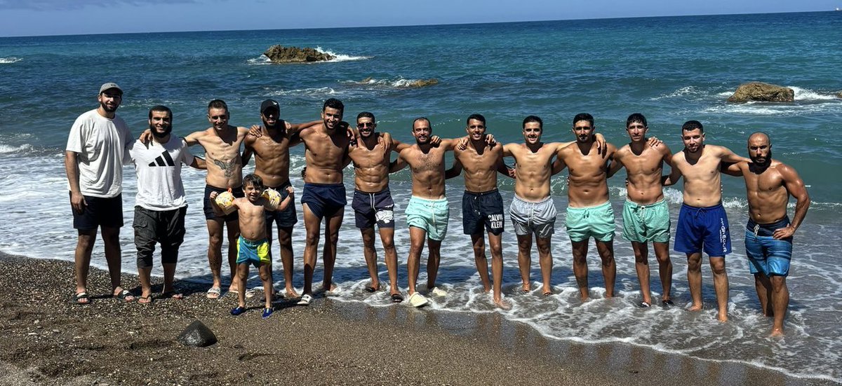 NuevaeraFS_ML's tweet photo. Después de una jornada mas de entreno, no hay como una buena relajación y disfrute con los compañeros de un merecido descanso. https://t.co/PIhnCiDgmR