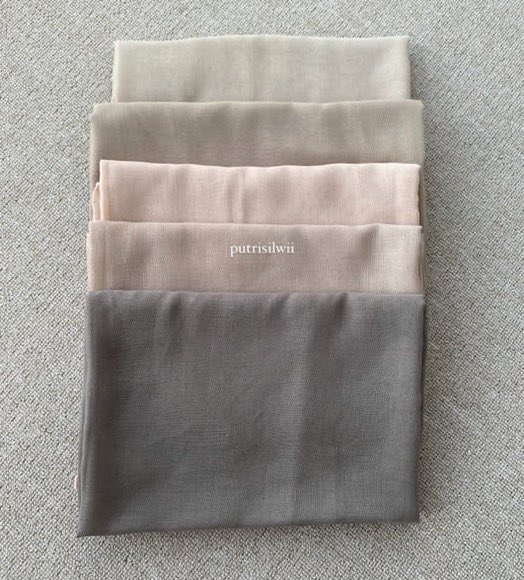 putrisilwii's tweet photo. @ohmy_beautybank Hijab parisnya lixuen 13rb buagus poll, langsung tegak dan ga mleyot

Warnanya juga cakep2. Aku repurchase terus warna percoklatan gini, di aku kepakai bgt buat daily  👌🏻 https://t.co/n5p9OvGilR
