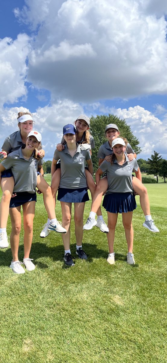 KarilynJoyce's tweet photo. Evanston scored a 384 and took 7th place out of 12 teams in the Hersey Invite at Arlington Lakes -  Mari Frigo placed 8th with a score of 81! #GoKits⛳️☘️ https://t.co/nc9dEr4hCq