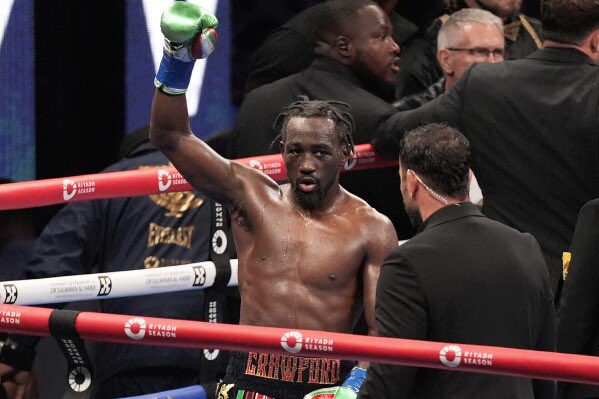 BOXRAW's tweet photo. 🍿 Fight rumour of the day!

😳 Some reports that Gennadiy Golovkin has been offered a fight against Terence Crawford in Saudi Arabia

👀 Thoughts on this random match-up?

#SaturdayStories https://t.co/EfrEJI1iZA