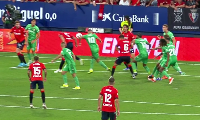 LuigiCalabor's tweet photo. Que no hayan pitado este penalti a Osasuna... tela marinera. https://t.co/FNtc8XdapI