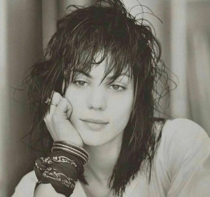 RelatocuriosoK's tweet photo. - Joan Jett sin su característico delineador. https://t.co/ZTWXtx0TX3