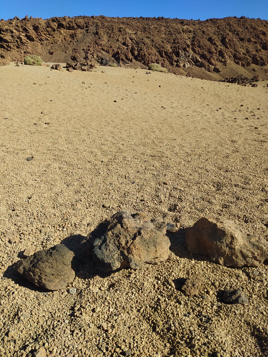 #pasasinhuella
No es necesario que dejes tu recuerdo. La #naturaleza es mucho más bonita sin tu aportación.
Y qué placer da desmontarlos.
#Teide #Tenerife #Canarias #naturephoto