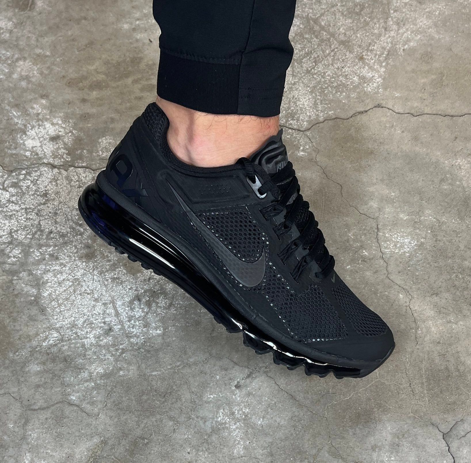 SneakerAlert on X Nike Air Max 2013 Triple Black on sale for 89 w code FALL25 https t 1uquBy7XOh https t 4SrkRSDWfI X