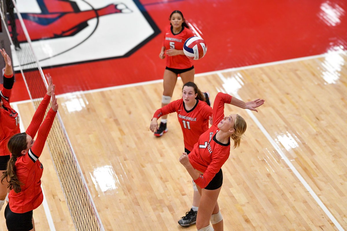 browndogphotog's tweet photo. Both @RedElephant_VB and @RedElephant_SB have had strong starts to their seasons. And both teams are back home Tuesday. Check ’em out! Photo galleries from their first game/match of the season are available via @goredelephants #gobigred #redelephants #stompem @OfficialGHSA https://t.co/3QKNwsXy37