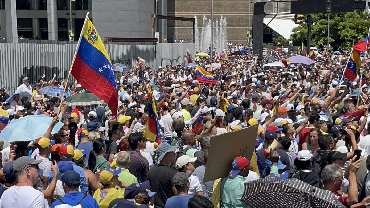 Seguimos de pie, sin miedo, exigiendo lo que le corresponde.

El 28 de julio votamos por <a href="/EdmundoGU/">Edmundo González</a> y junto a <a href="/MariaCorinaYA/">María Corina Machado</a> y los líderes de <a href="/unidadvenezuela/">Unidad Venezuela</a> defendemos esa victoria. 

#GanóVzla
#YoSalíPorVzla
