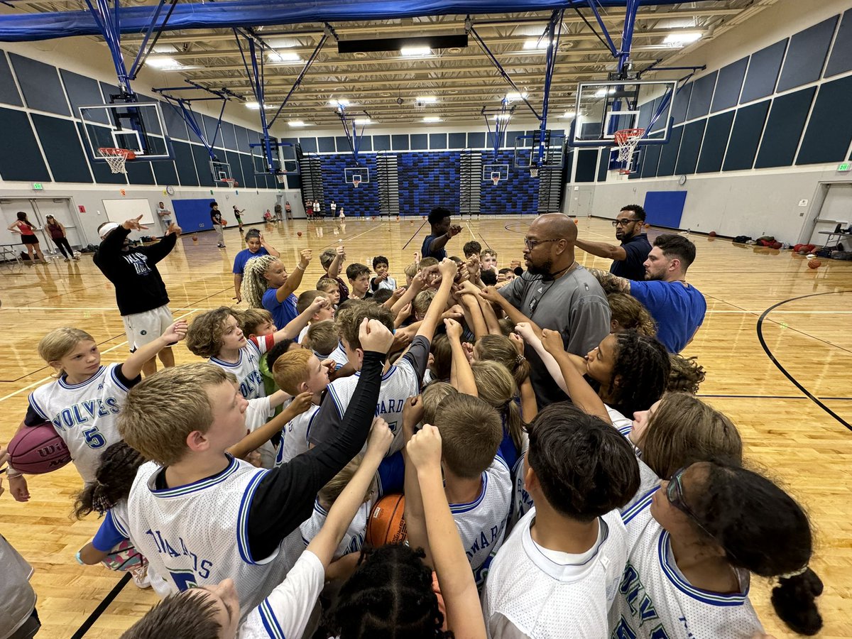 Thank you to all the young athletes at Rodgers this past week!! You guys were awesome and had such a blast!!! Always love going out there! 🏀🐺