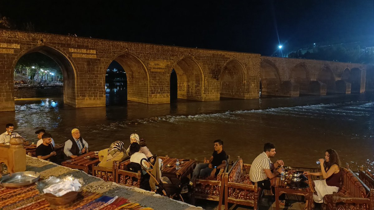 Agalarımın yüzünden gittim evet