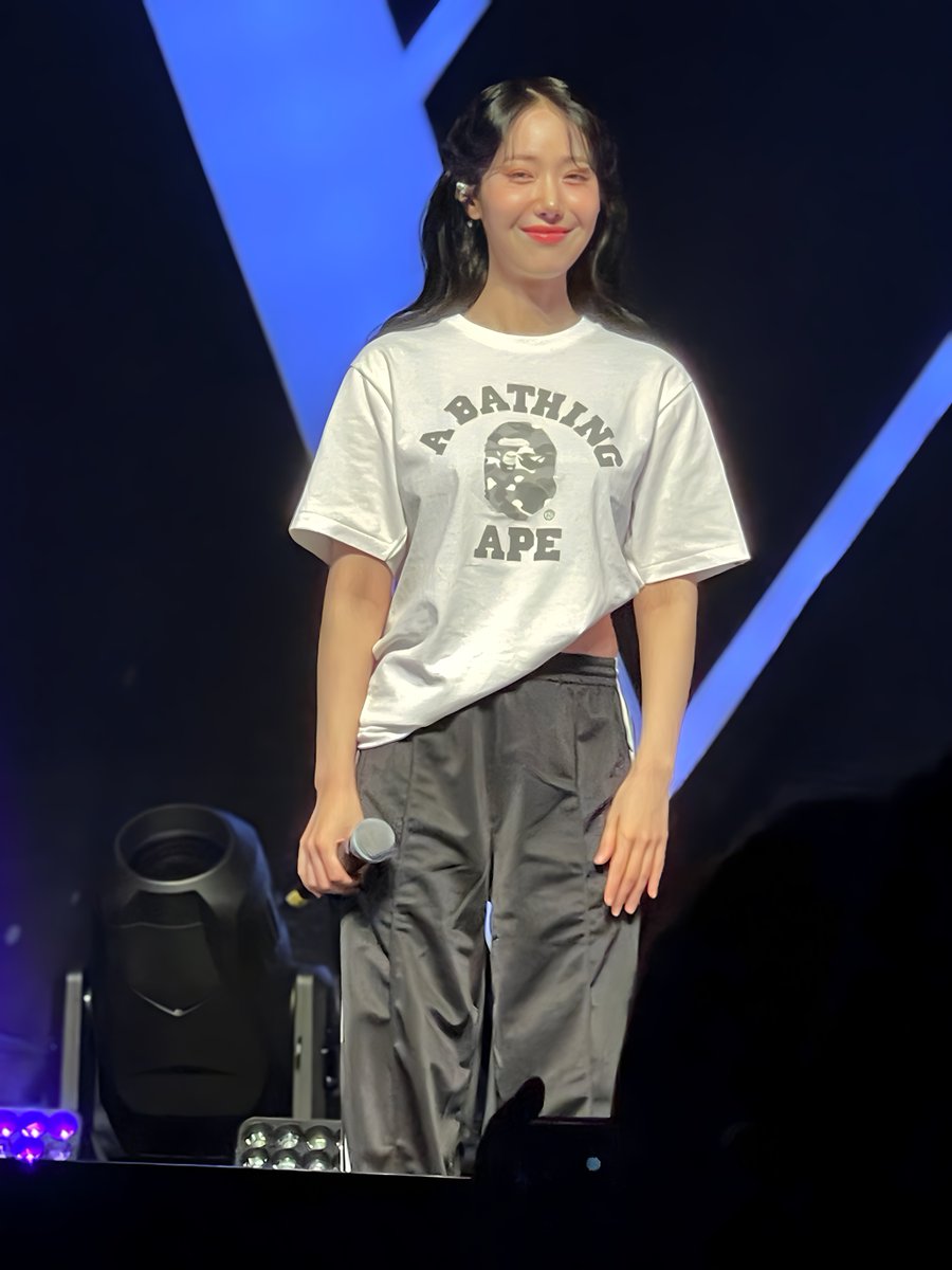 The first photo I took of SinB and somehow its my favorite. 
#SINB #신비 #VIVIZ #비비지