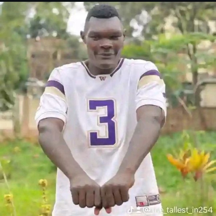 Guys am Bradley marongo,the tallest and hugest guy in Kenya .pliz follow me guys.
