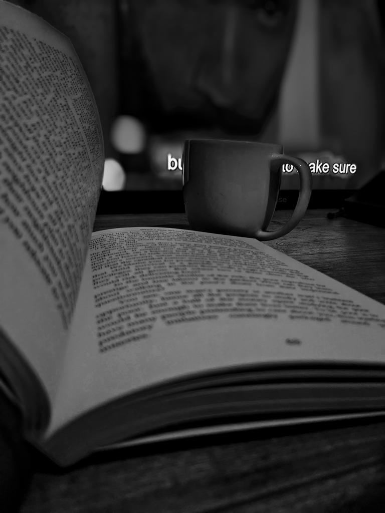 Don't forget to read a chapter from one of your favorite books before you sleep... Goodnight lovelies ❤️❤️❤️