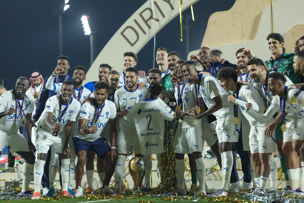 مثل ما ينهي الموسم عليهم يبدأ فيهم 😙

هذا ديدن الهلال بالبطولات الرسمية ؛ 
مبروك لكل العشاق وتحديدًا من في ابها البهية على دعمهم 🤩😍
السوبر هلالي اول وتالي 💙🤍