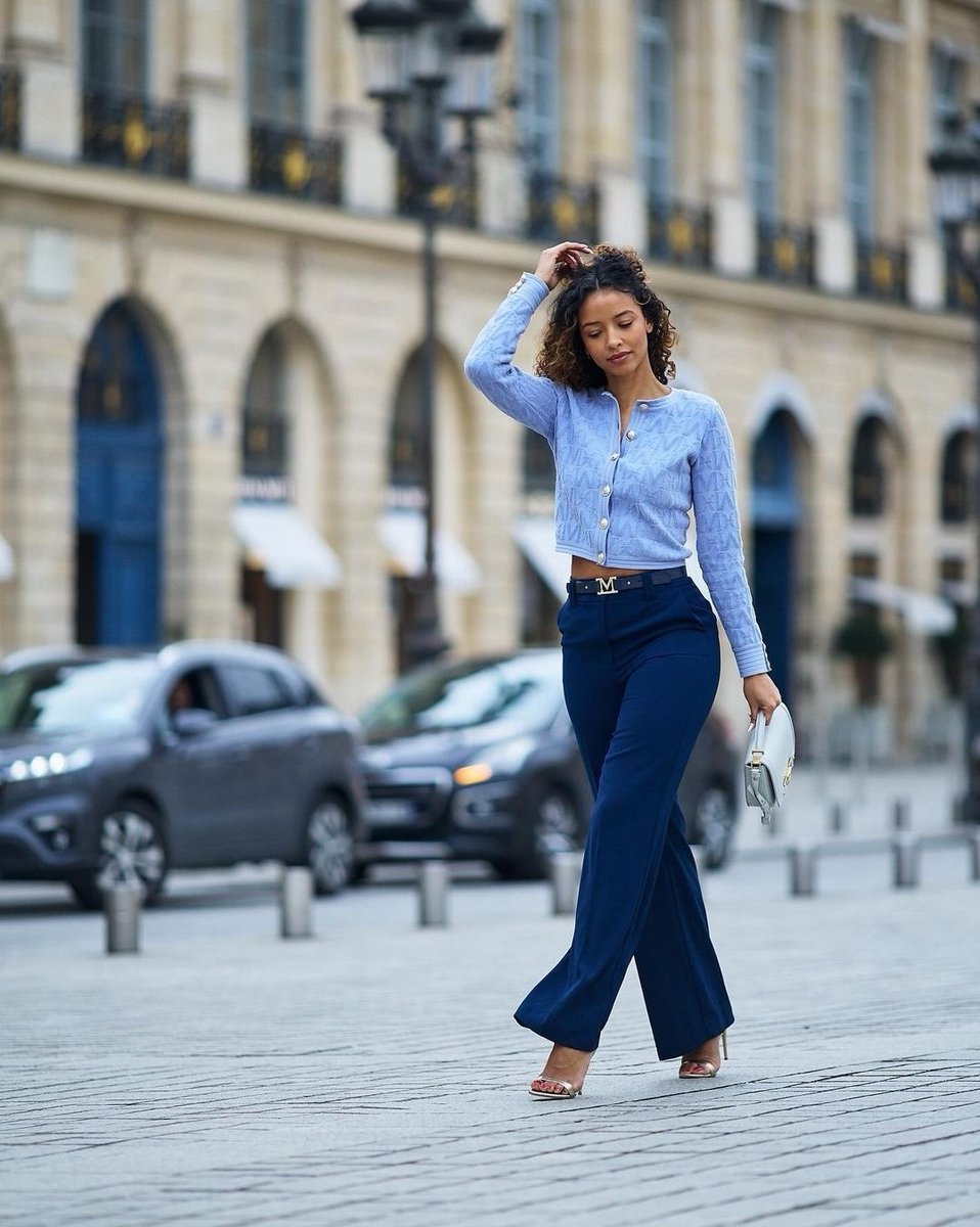 Frizzy hair and don't care 🤭