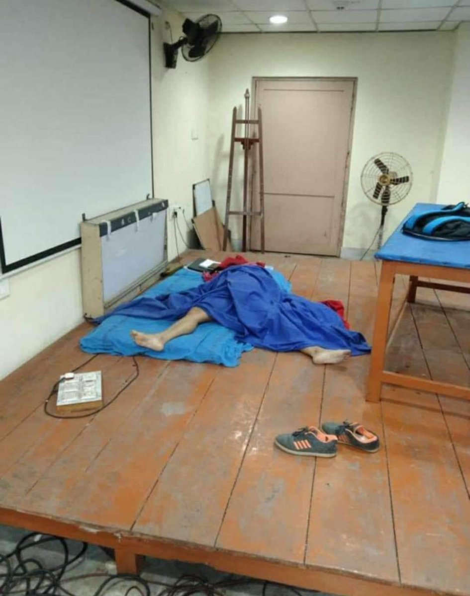 newspcm's tweet image. 2... that accused were acquitted. He has done same gimmick to cover up this."

They wanted 7 days before transferring case to CBI, then pleaded for at least 24 hours to cover up but HC denied, So goons destroyed whole crime scene overnight to wipe out multiple #DNAsamples...